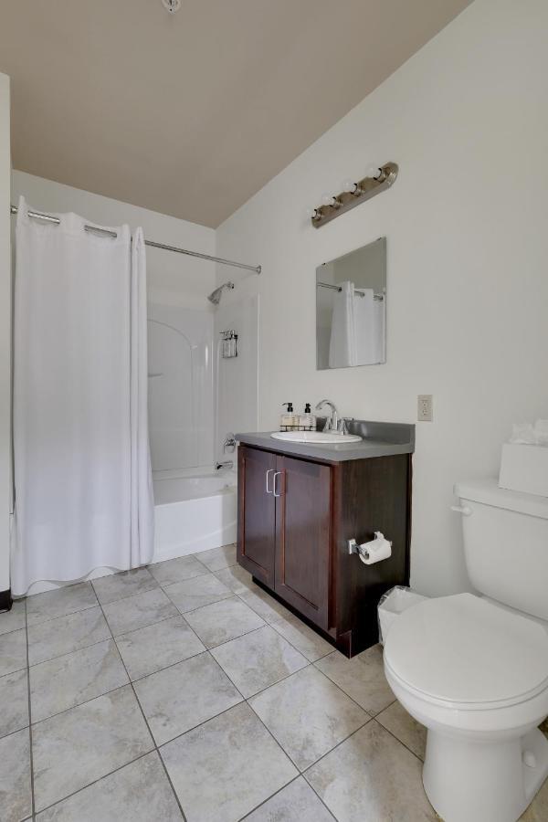 Apartment With King Bed In Downtown Луисвил Екстериор снимка