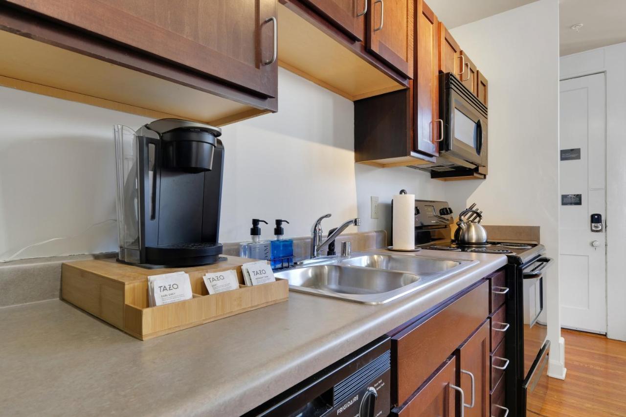 Apartment With King Bed In Downtown Луисвил Екстериор снимка